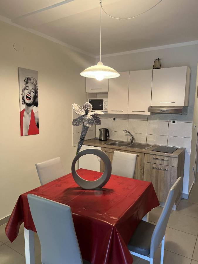Apartmani Ivica Кърк Екстериор снимка